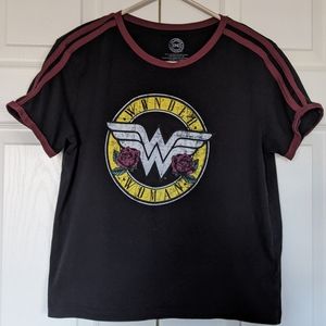 DC Comics Wonder Woman Women's Small T-Shi…